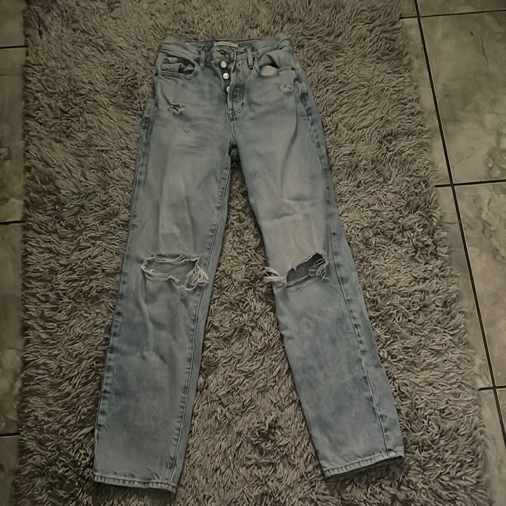 Just tryin to get rid of some clothing, the size is 24 in women/teens